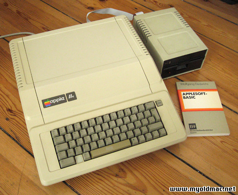 ADB Apple Macintosh Computer Keyboard Model # M2980 w 